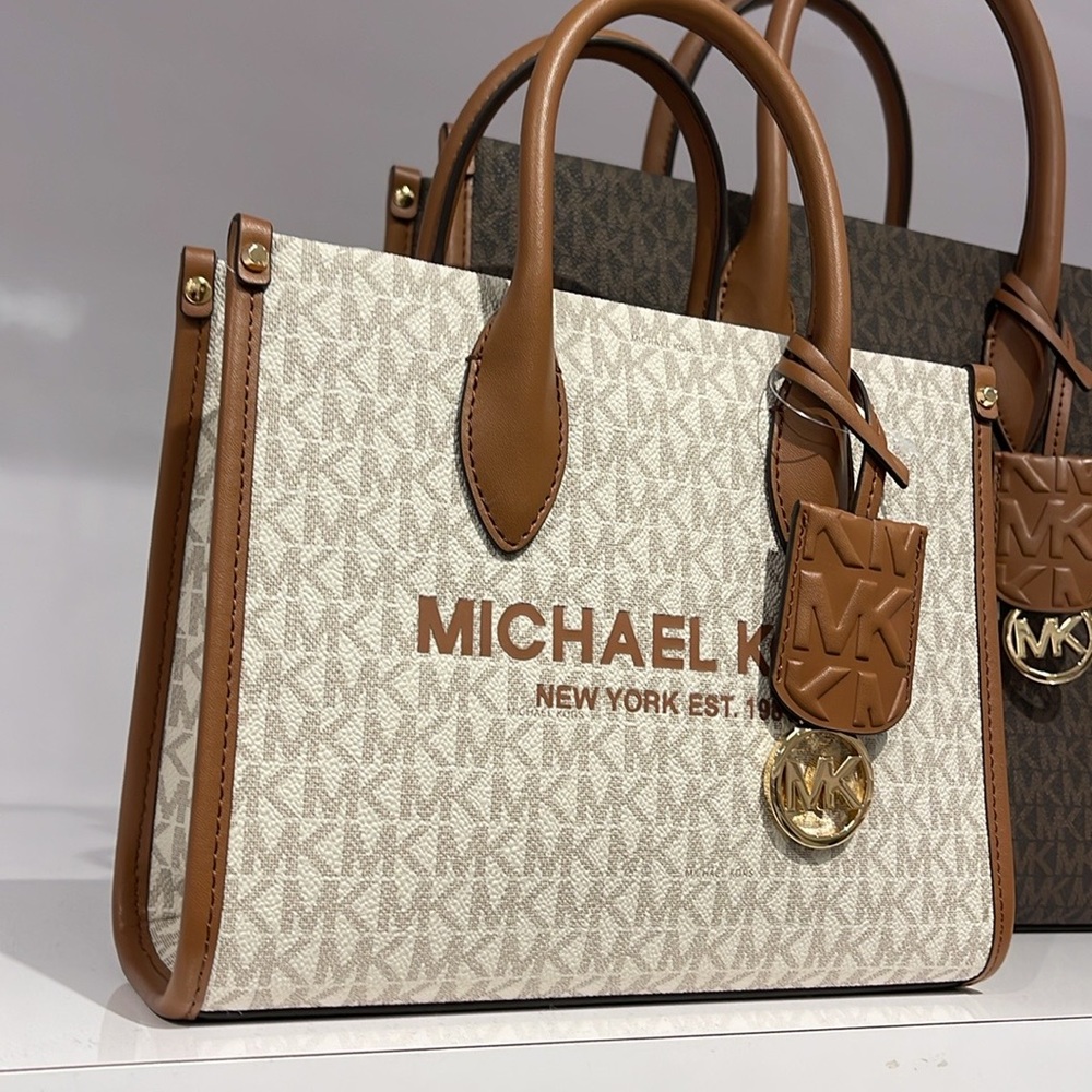 MICHAEL KORS
Mirella Small Logo Crossbody Bag
Vanilla 
NWT - Picture 16 of 16